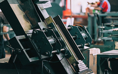 全球空氣壓縮機行業(yè)概述及發(fā)展現(xiàn)狀分析