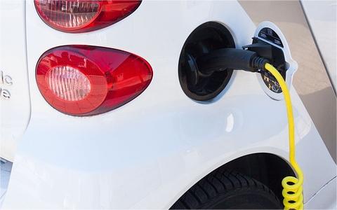 國(guó)家發(fā)改委：鞏固擴(kuò)大新能源汽車等產(chǎn)業(yè)優(yōu)勢(shì)，加強(qiáng)農(nóng)村充電樁建設(shè)