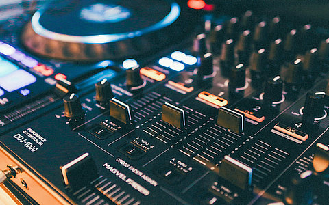 進(jìn)一步優(yōu)化營商環(huán)境扶持集成電路產(chǎn)業(yè)高質(zhì)量發(fā)展工作舉措政策解讀