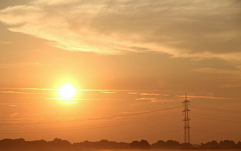 進(jìn)一步促進(jìn)光伏產(chǎn)業(yè)高質(zhì)量發(fā)展若干政策支持分布式應(yīng)用項(xiàng)目補(bǔ)充申報(bào)獎(jiǎng)補(bǔ)資金的公示政策解讀