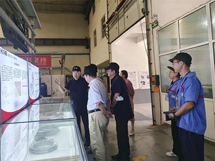 中國軸承工業(yè)協(xié)會(huì)周宇理事長一行蒞臨洛陽鴻元軸承