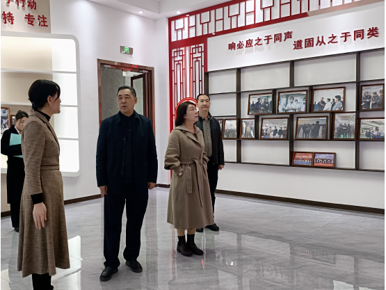 實地走訪企業(yè) 助力企業(yè)發(fā)展一一洛陽市人大副主任徐新、工信局副局長衛(wèi)樹紅一行蒞臨鴻元軸承調(diào)研