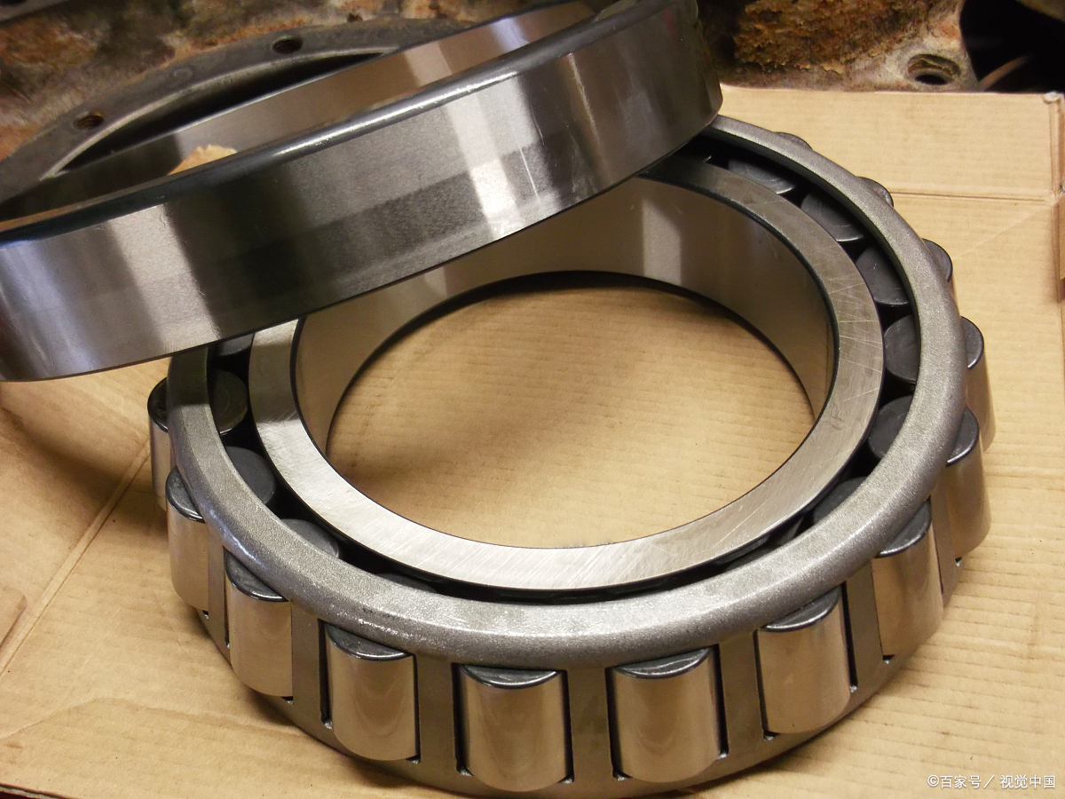 今天我們講講在客戶驗收時經(jīng)?？吹讲⑻岬降摹八{(lán)邊軸承”，“黑邊軸承”，“花邊軸承”。